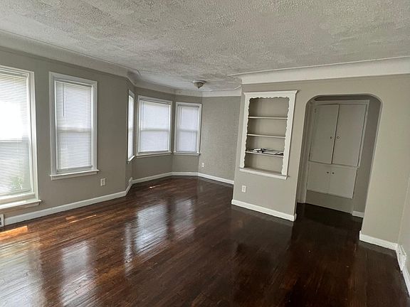2nd image of 19203 Sussex St