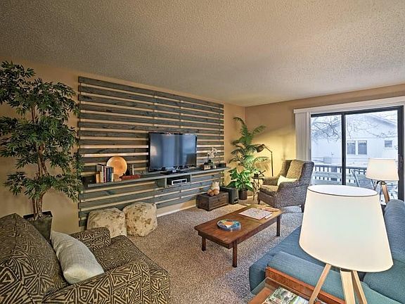 4th image of 14 Melinda Ln