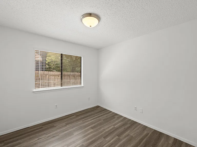 1303 Dominique Dr — Photo 10