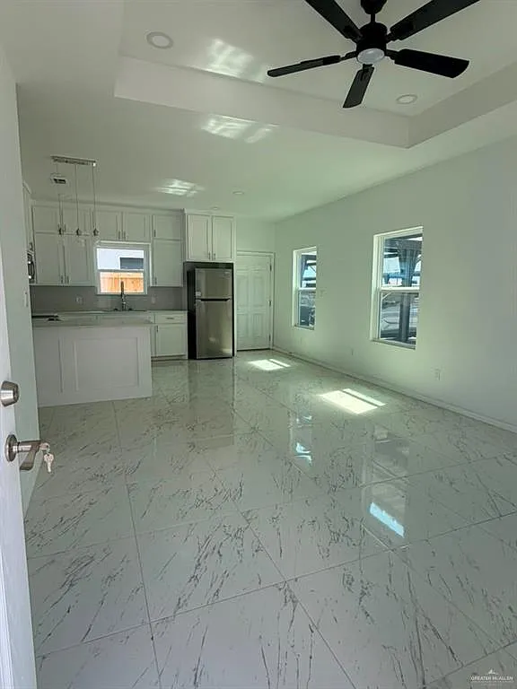 3 bed, 2.0 bath, 2068 sqft, $1,350 — Photo 4