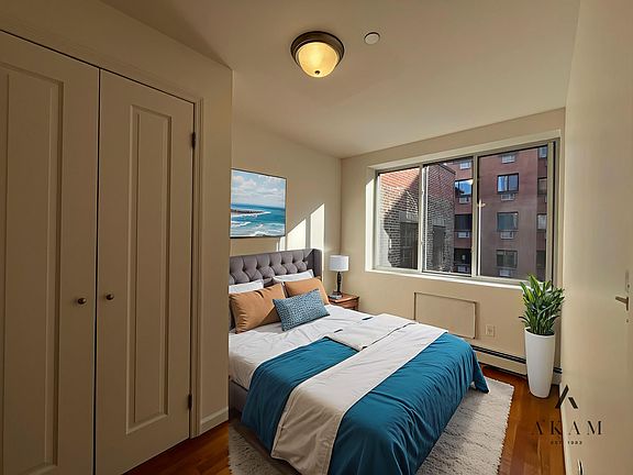 4th image of 424 E 10th St APT 5d