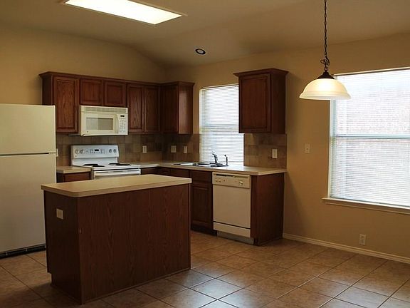 2nd image of 2621 Prospect Hill Dr