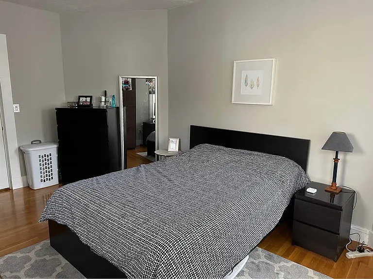 166 Glen St #1 — Photo 8