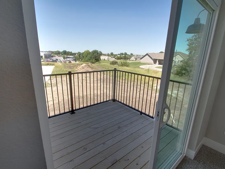 260 SE Waco Pl — Photo 8