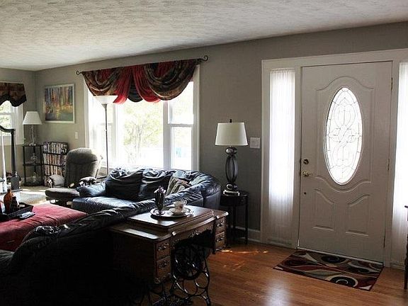 5th image of 126 Princeton Cir NE