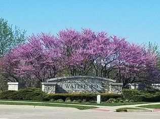 2959 Shamrock Cir, Elgin, IL 60124