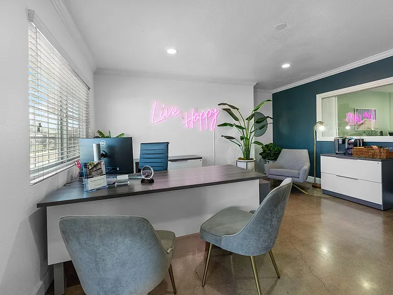 Pointe Pacific Apartment Homes — Photo 18