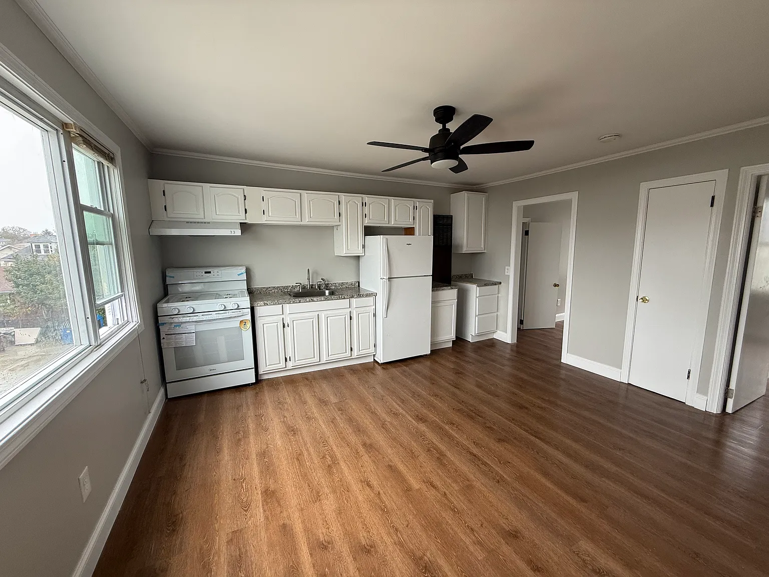 3 bed, $1,750 — Photo 1