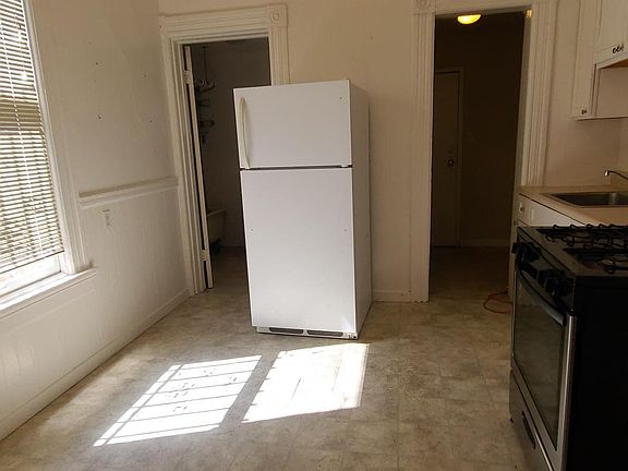 5th image of 226 Rose St