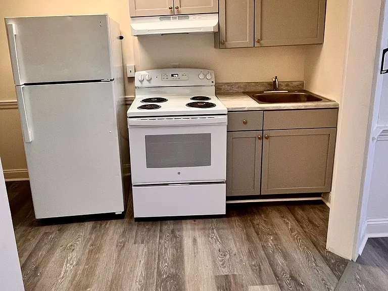 368 E High St — Photo 1