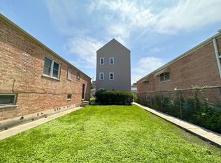 931 W 34th Pl APT 3, Chicago, IL 60608
