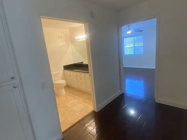 404 W 4th St #4 — Photo 16