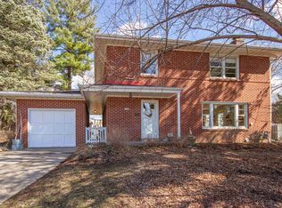 1008 Victoria St, Dubuque, IA 52003