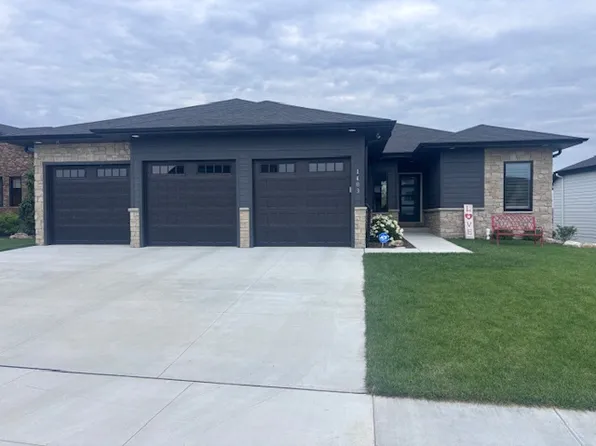 1403 E 8th St, Hickman, NE 68372