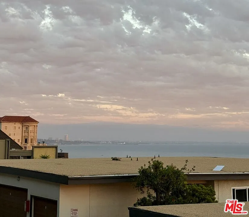 2 bed, 2.0 bath, 1200 sqft, $6,450 — Photo 3