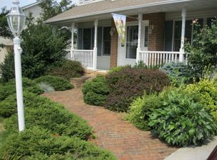 16 Rosewood Cir, Hanover, PA 17331