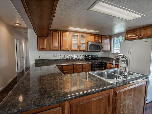3rd image of 6325 Evergreen Ave