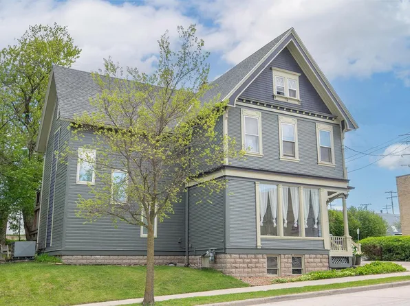 531 W Grand AVENUE, Port Washington, WI 53074