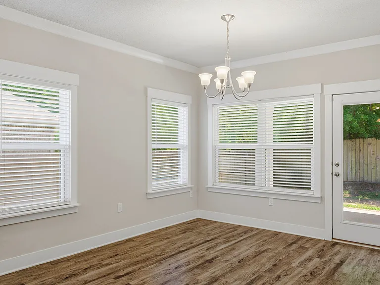 425 Pemberton Ln — Photo 25