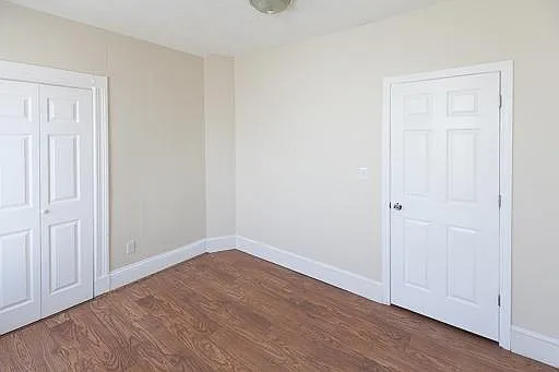 367 Maverick St #1R — Photo 8