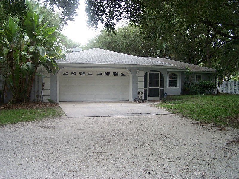 2nd image of 1050 Gun Club Rd