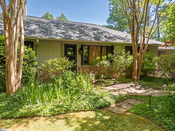 2nd image of 484 Sourwood Ridge Rd