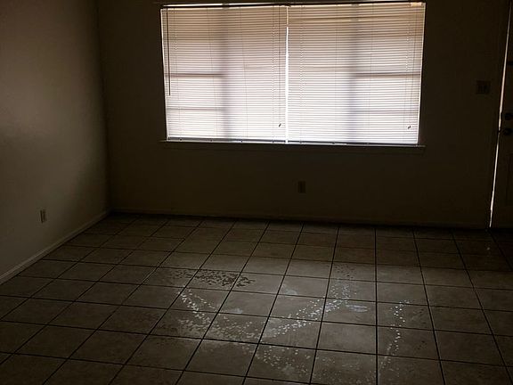 4th image of 806 N Dal Paso St APT S