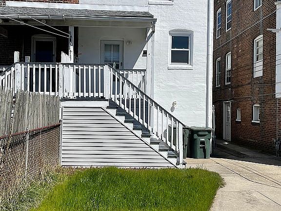 3rd image of 220 N Chelsea Ave