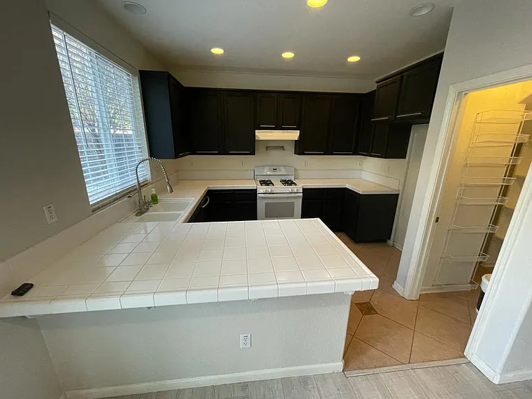 21 Anjou Cir — Photo 8