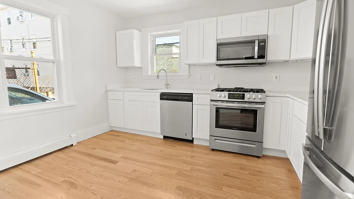 Building Photo - 10 Marcello St #1