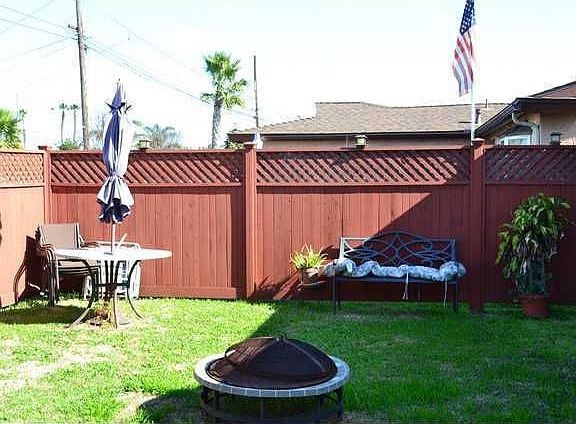 3rd image of 819 Iris Ave