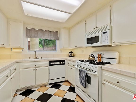 5th image of 2501 Temple Ave Unit 105
