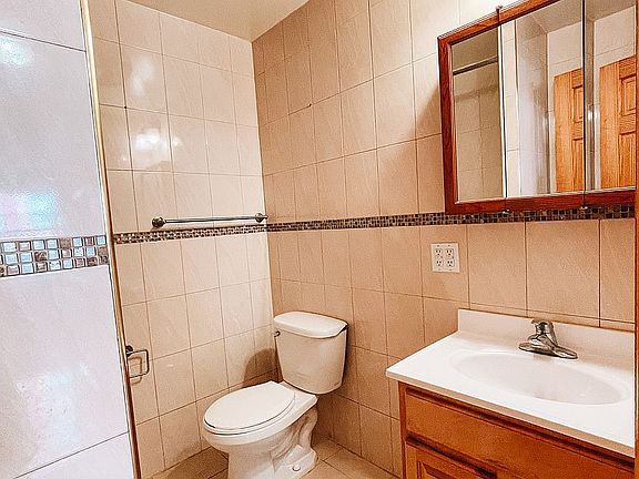 5th image of 86 Eldridge St APT 4