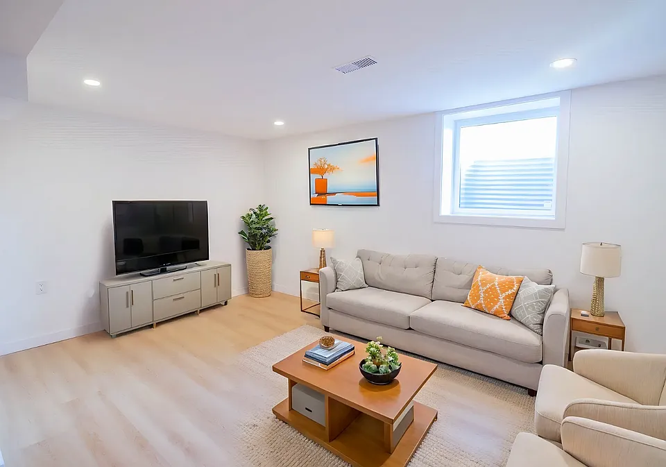 58 Churchill Ave
