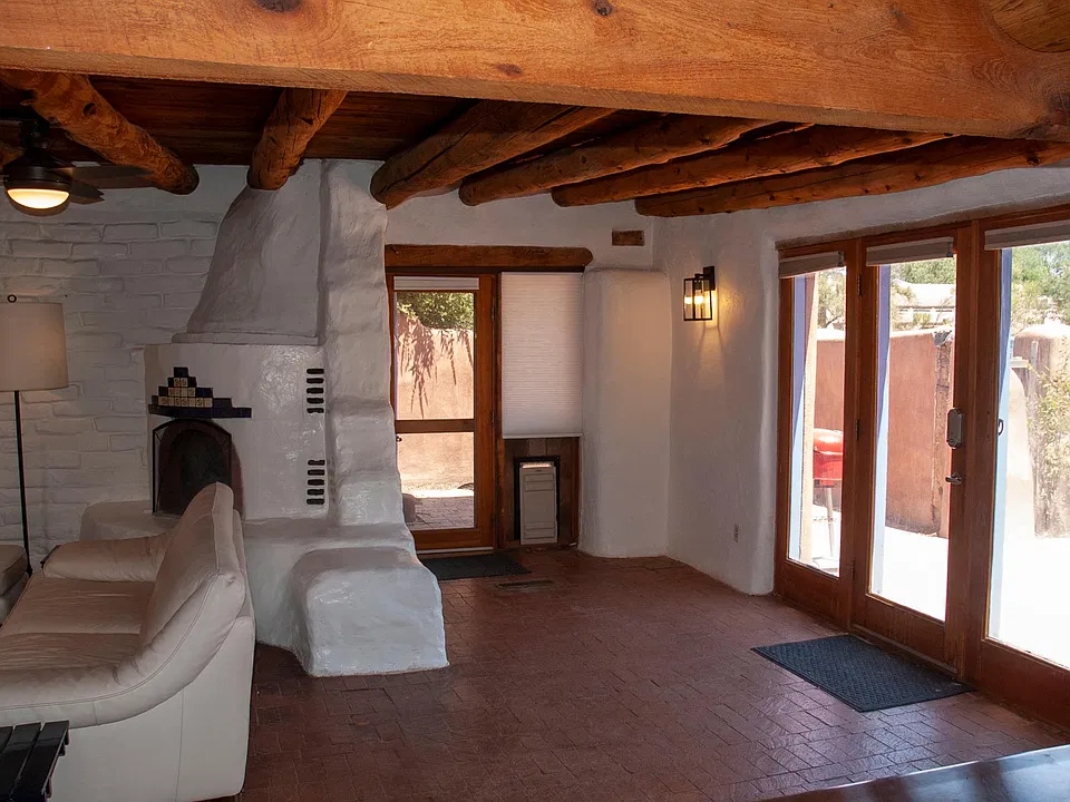 Living room / Entry