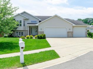 541 Lake Crest Ln NW, Rochester, MN 55901