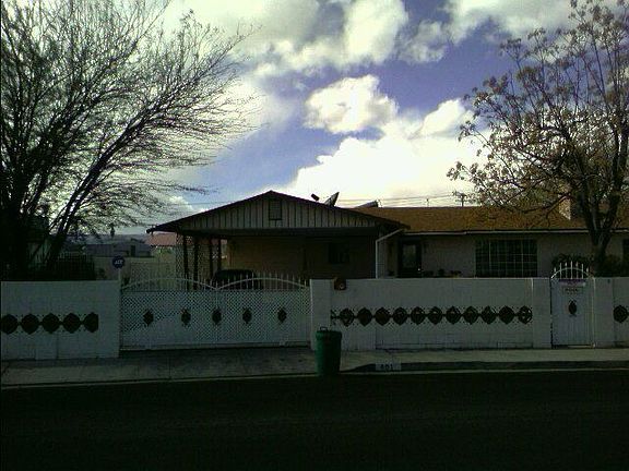 Fully walled and gated, great for dogs.