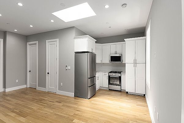 1st image of 542 Chauncey St #4