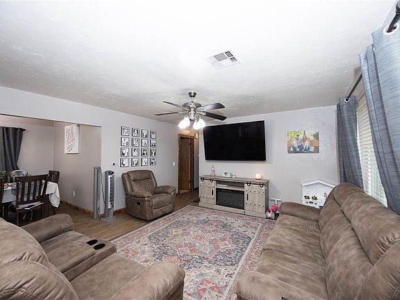 3rd image of 608 N Magnolia Ave