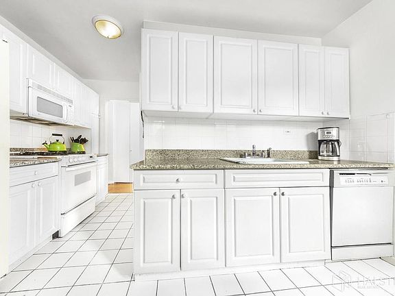 4th image of 401 E 89th St APT 6M