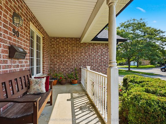 4th image of 90 Moraine Cres