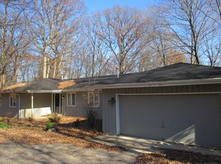 3N909 Wild Rose Rd, St Charles, IL 60174