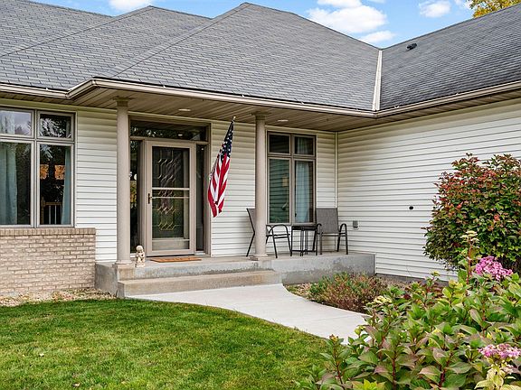 2nd image of 21448 Pointe Dr