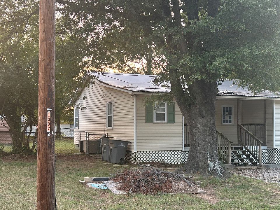 2nd image of 1307 Washington Ln