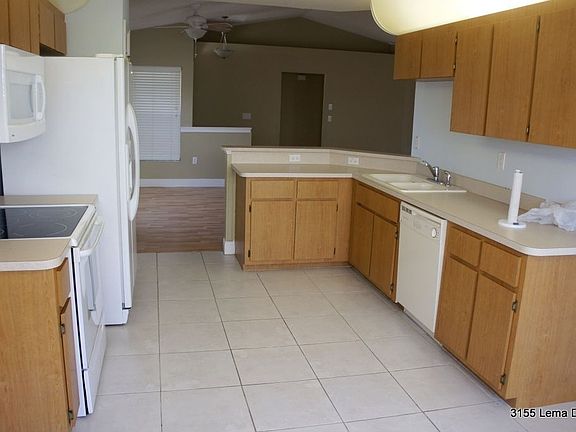 Kitchen standing at Garage Door