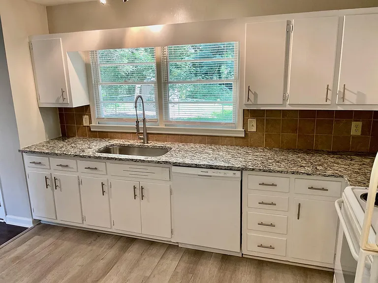 6711 Sunny Brook Ln — Photo 7