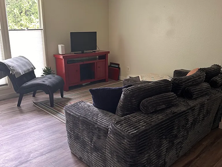 845 Woodbine Way — Photo 3