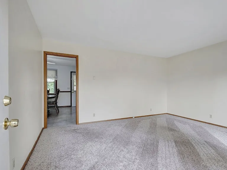 211 Friendship Dr — Photo 3