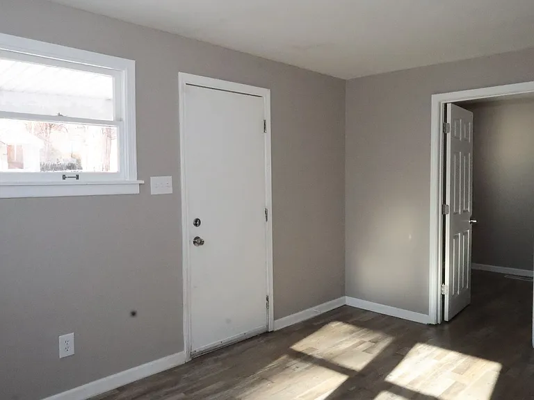 5460 Hamilton Ave — Photo 4