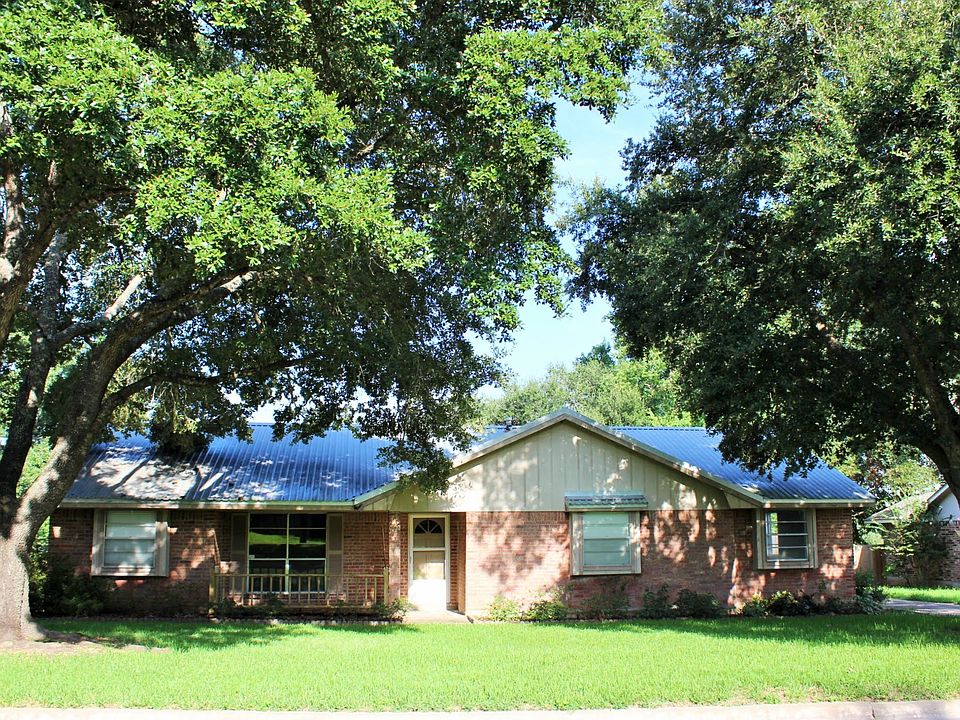 1st image of 111 Machemehl Dr